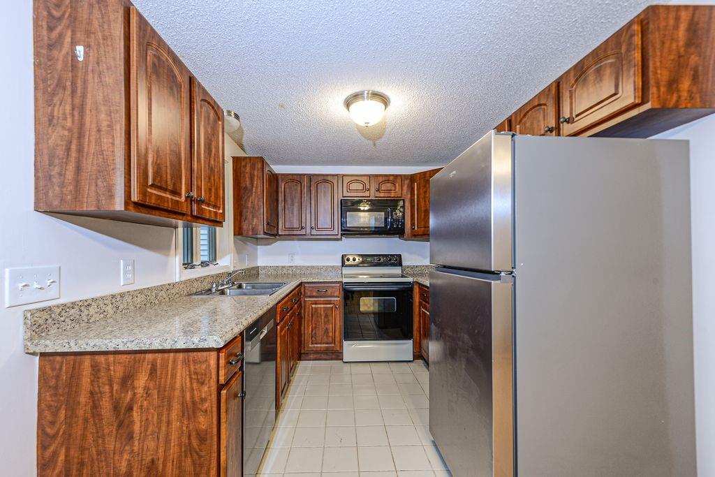 29 West Castle Way Unit B Property Photo 4