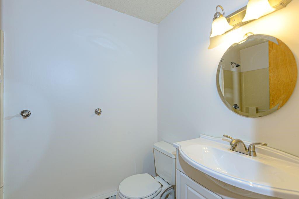 29 West Castle Way Unit B Property Photo 9