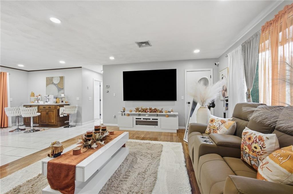 68 70 Virginia Lane Property Photo 4