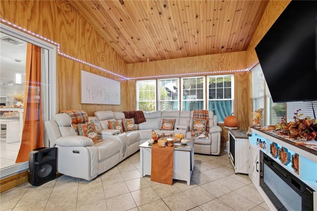 68 70 Virginia Lane Property Photo 12