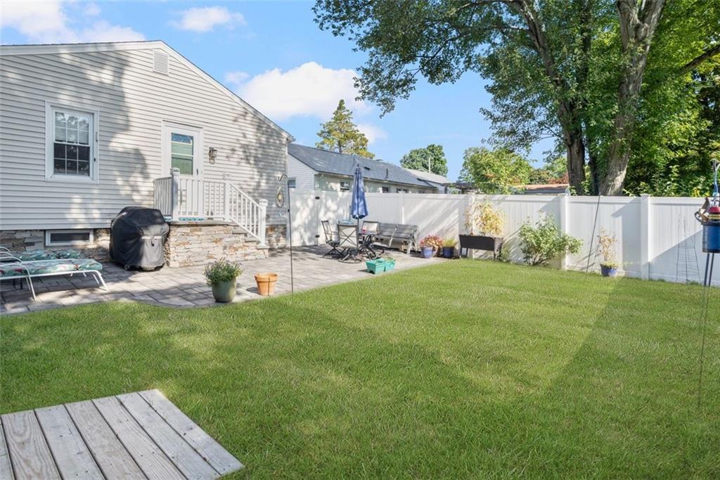 18 Pine Street Property Photo 4