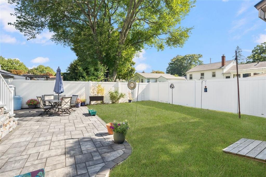18 Pine Street Property Photo 5