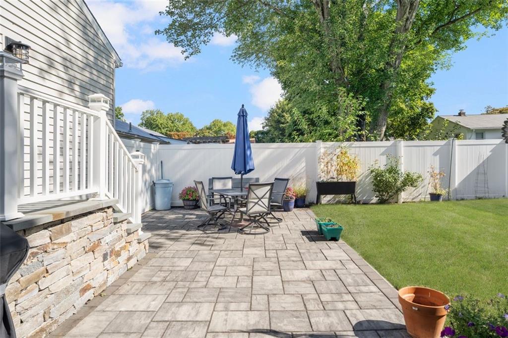 18 Pine Street Property Photo 6