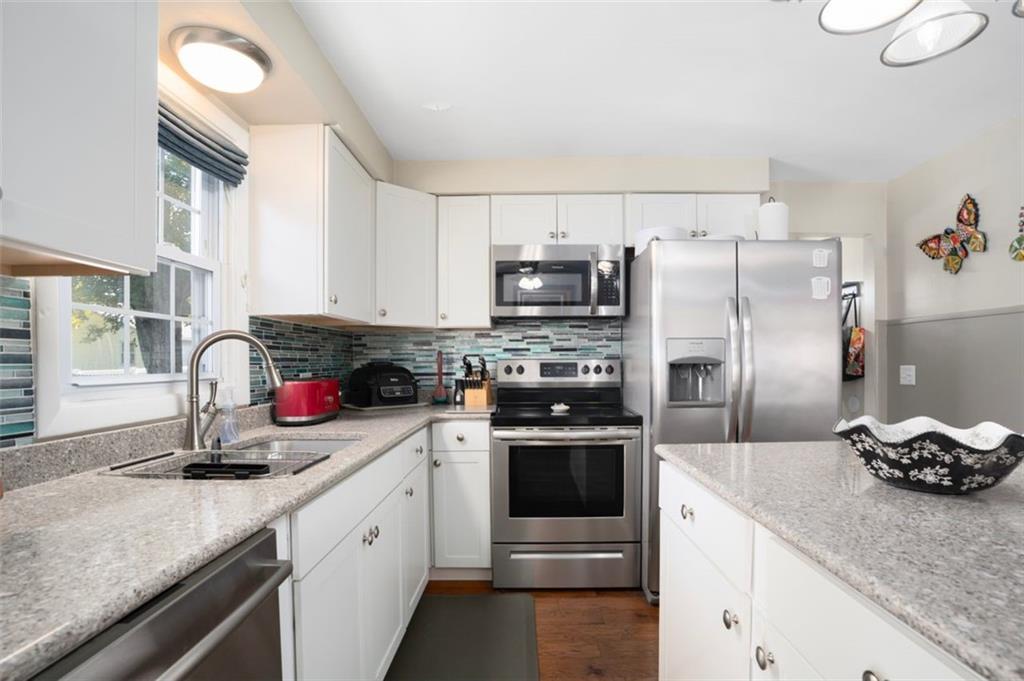 18 Pine Street Property Photo 9