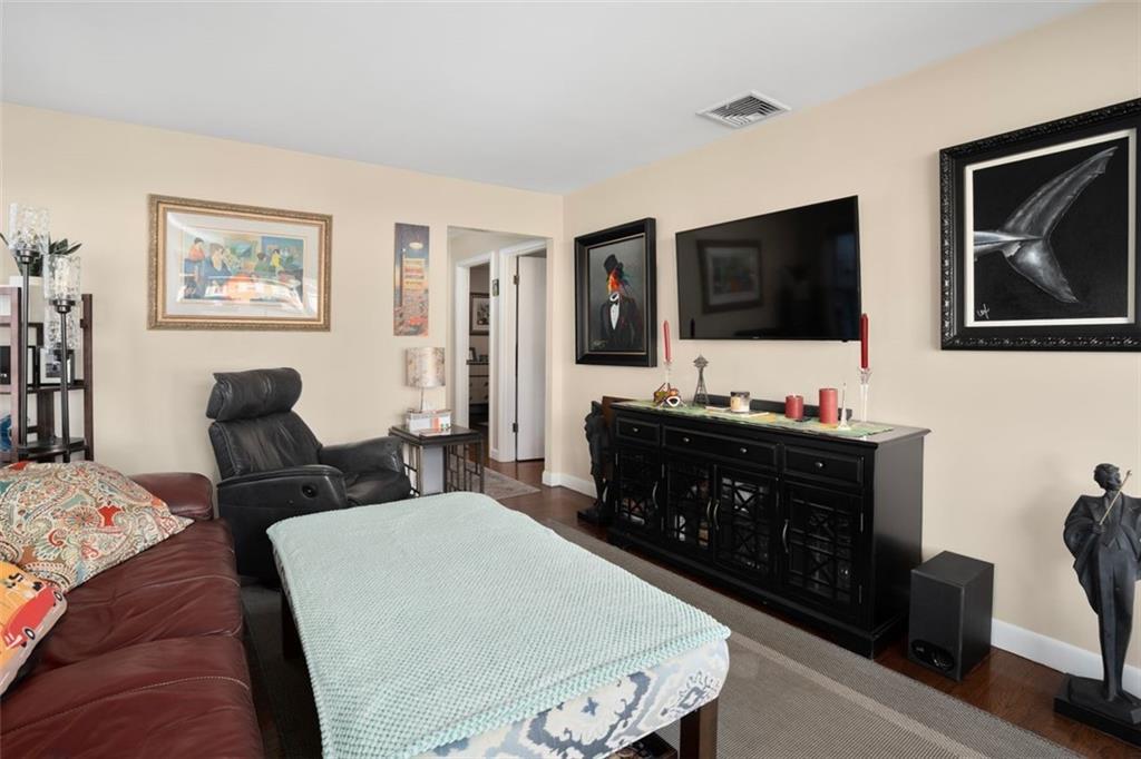 18 Pine Street Property Photo 14