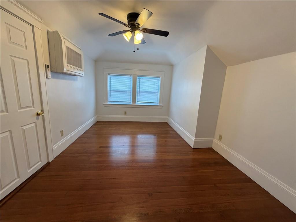 87 Bentley Street Unit 2 Property Photo 11
