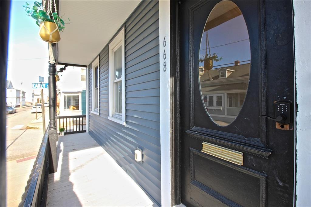668 Thames Street Unit 2 Property Photo 6