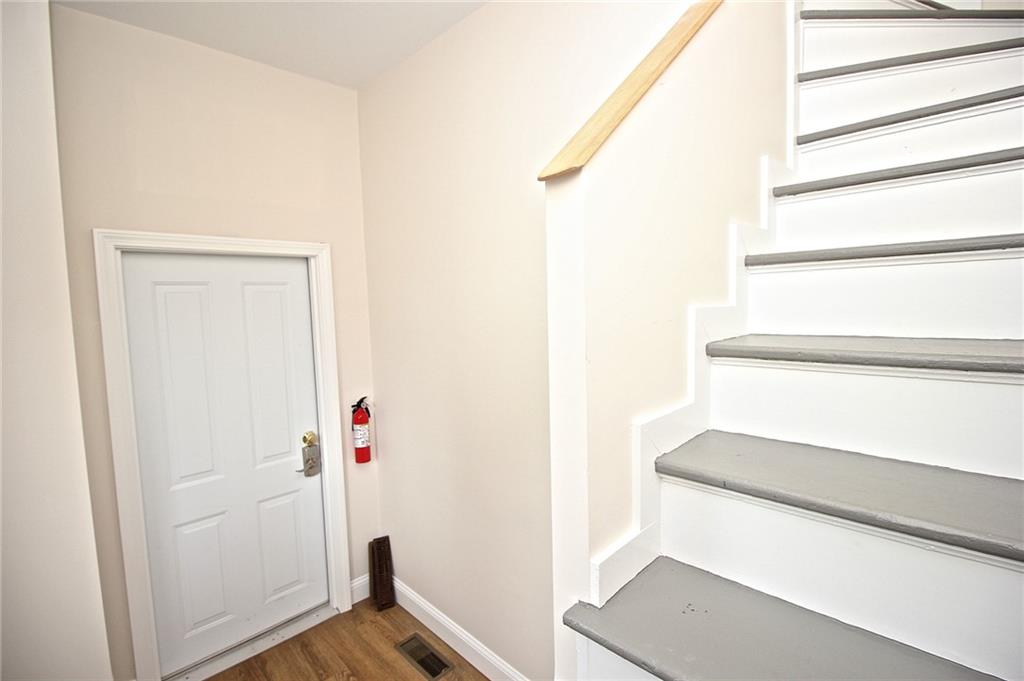 668 Thames Street Unit 2 Property Photo 8
