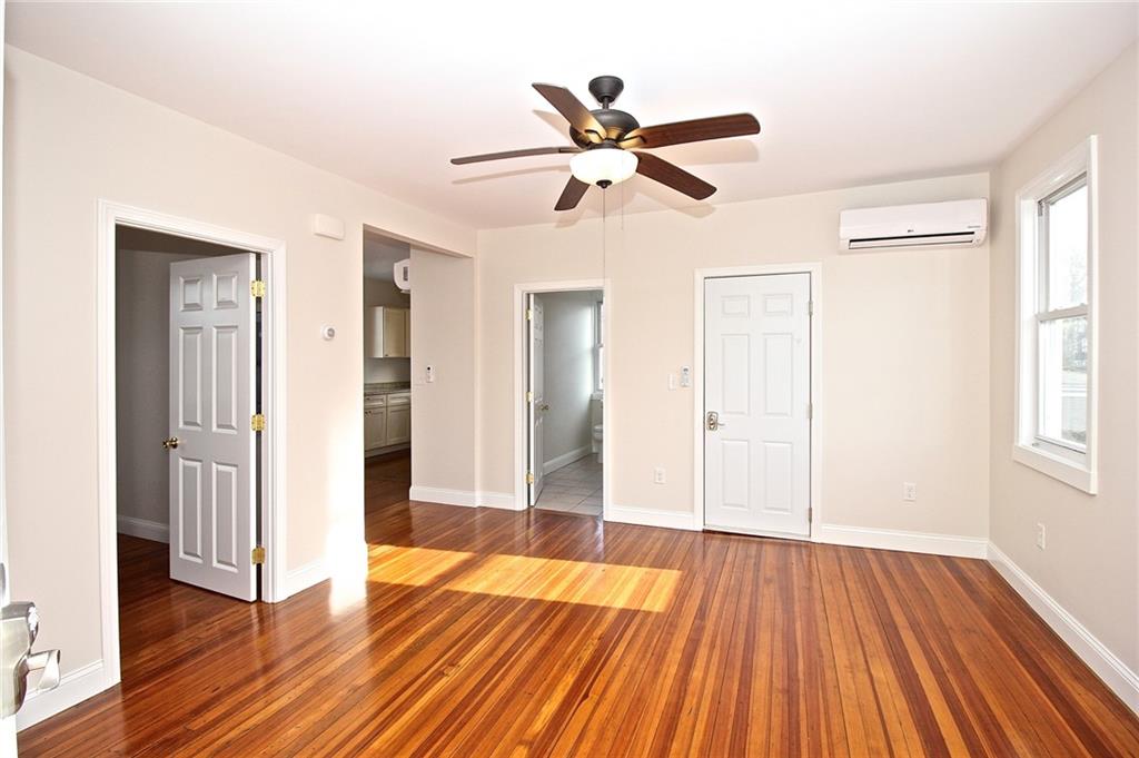 668 Thames Street Unit 2 Property Photo 12
