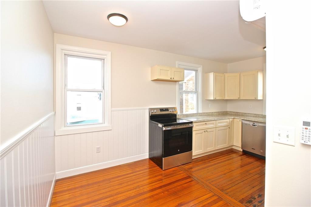 668 Thames Street Unit 2 Property Photo 16