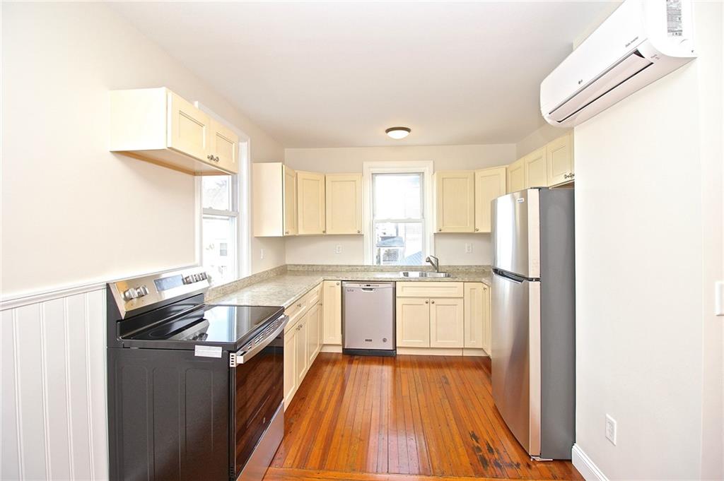 668 Thames Street Unit 2 Property Photo 17