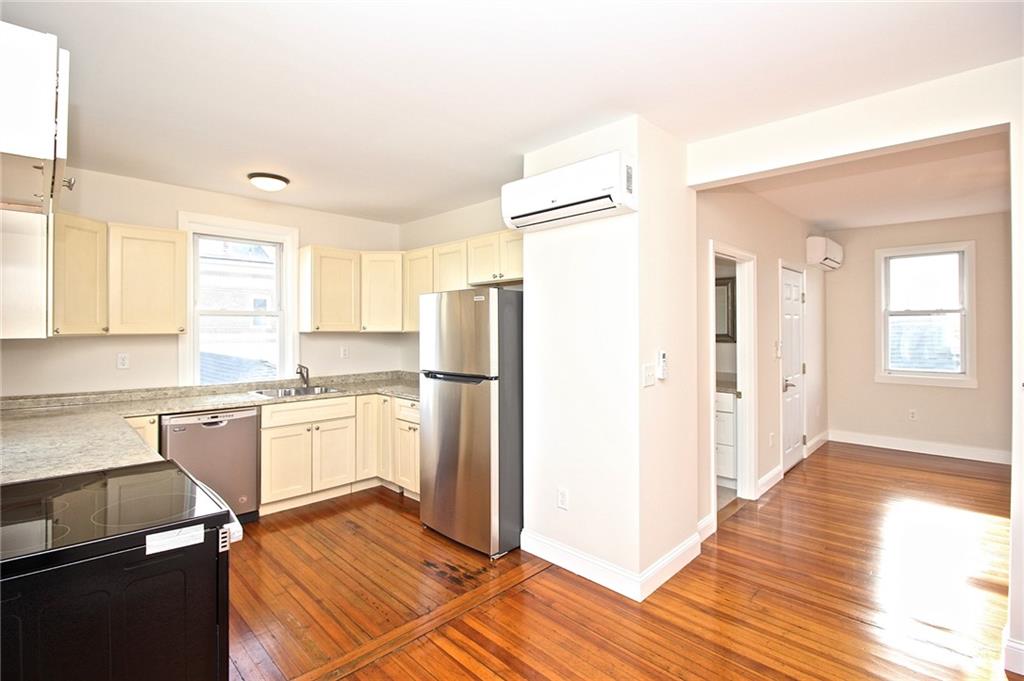 668 Thames Street Unit 2 Property Photo 18