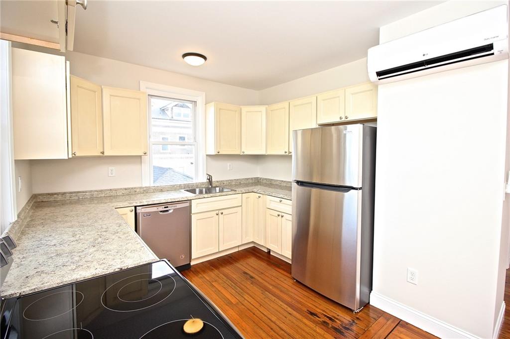 668 Thames Street Unit 2 Property Photo 19