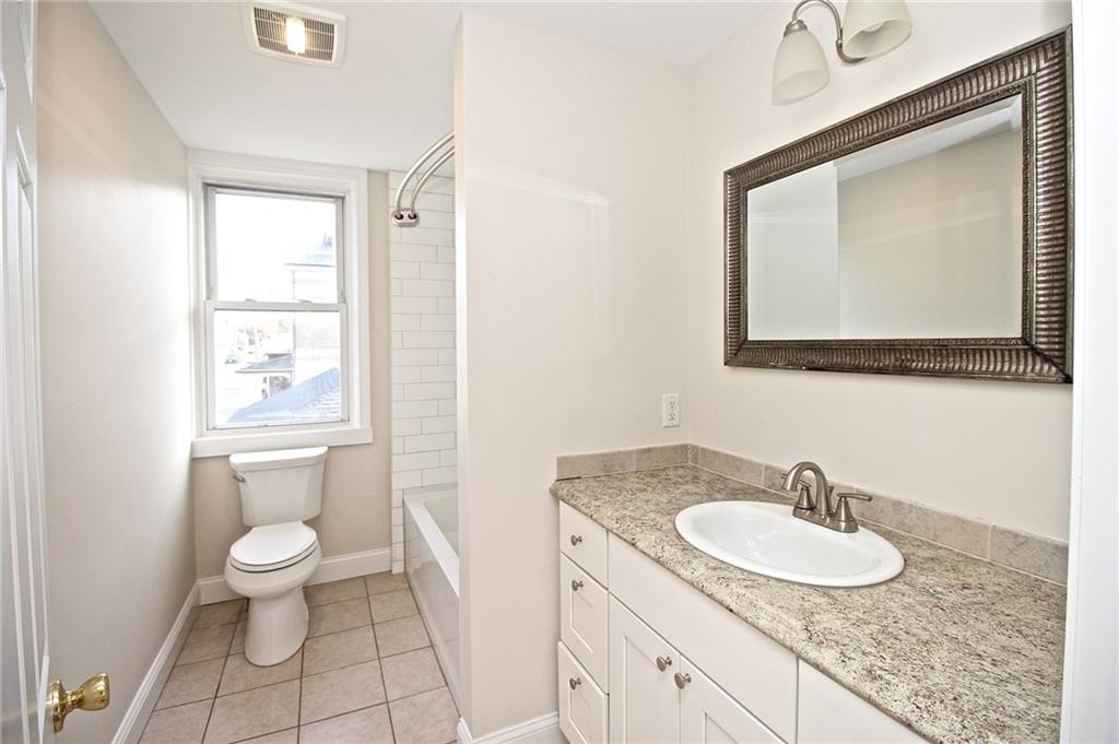 668 Thames Street Unit 2 Property Photo 23