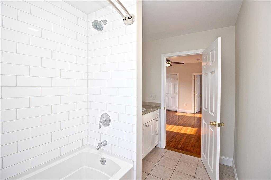 668 Thames Street Unit 2 Property Photo 24