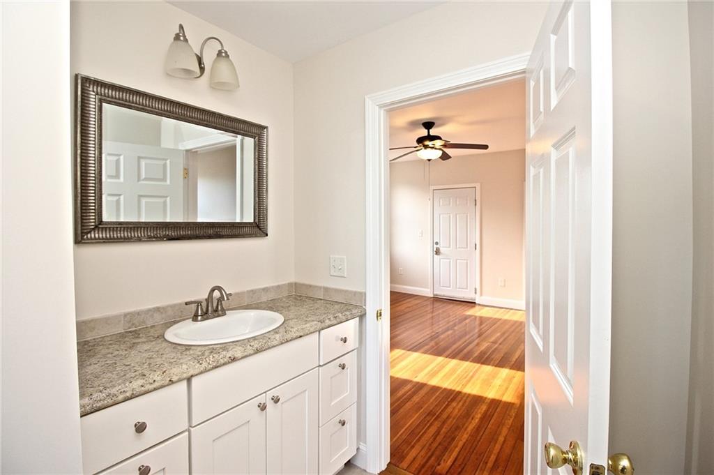 668 Thames Street Unit 2 Property Photo 25