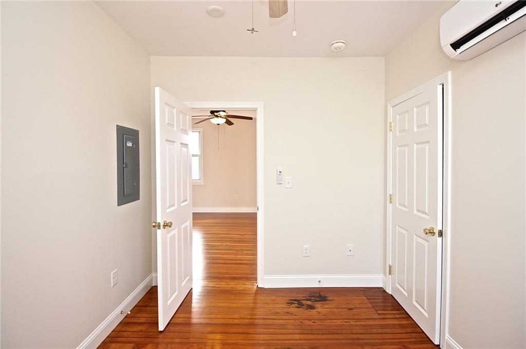 668 Thames Street Unit 2 Property Photo 27