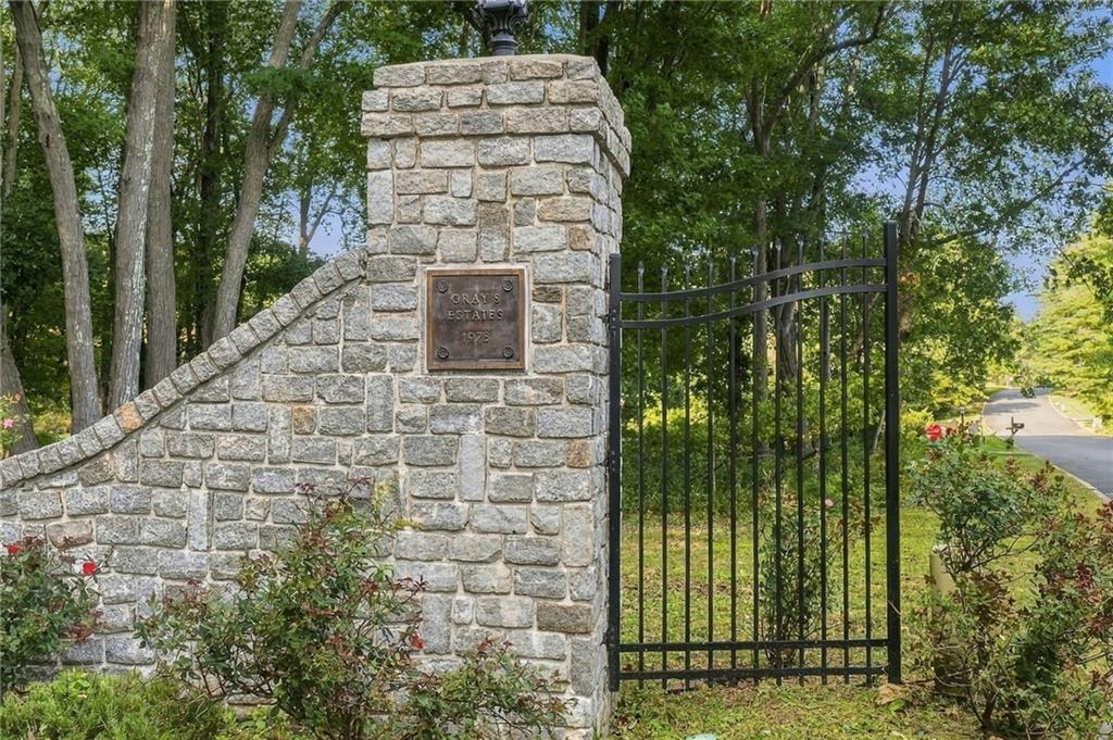 2 Elden Court Property Photo 4