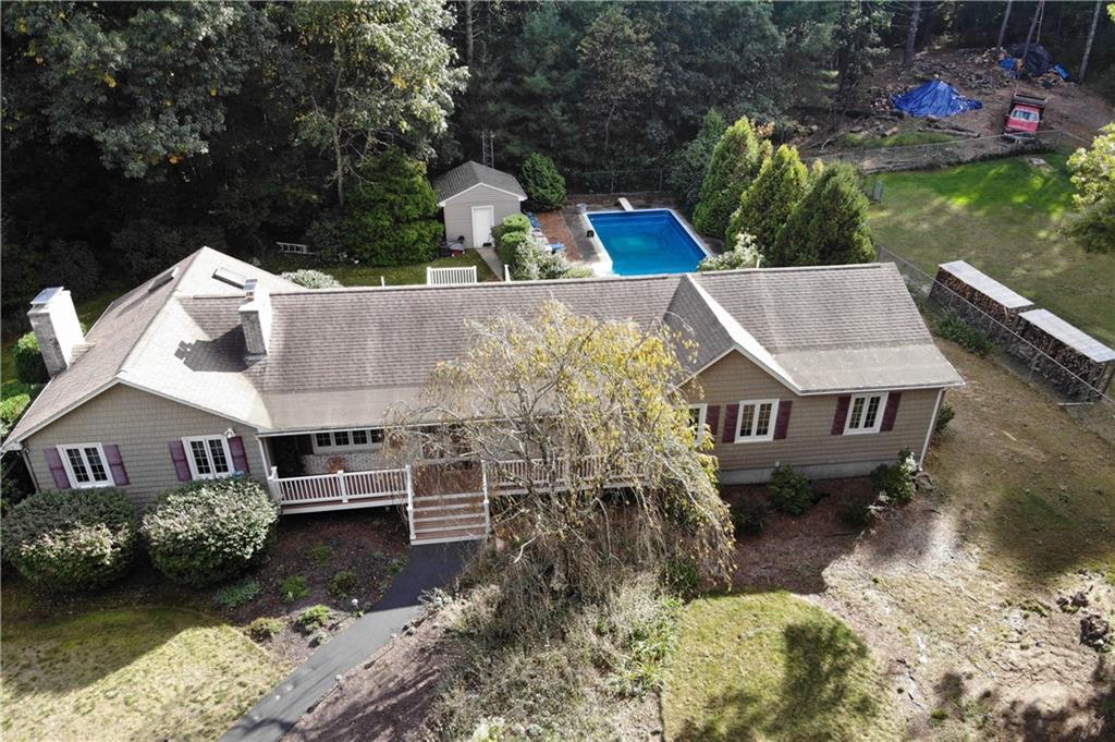 42 Pine Tree Lane Property Photo 3