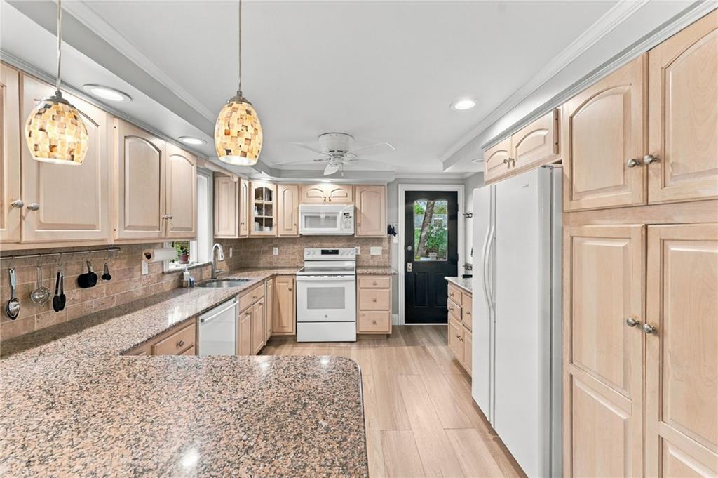 316 Post Road Property Photo 10
