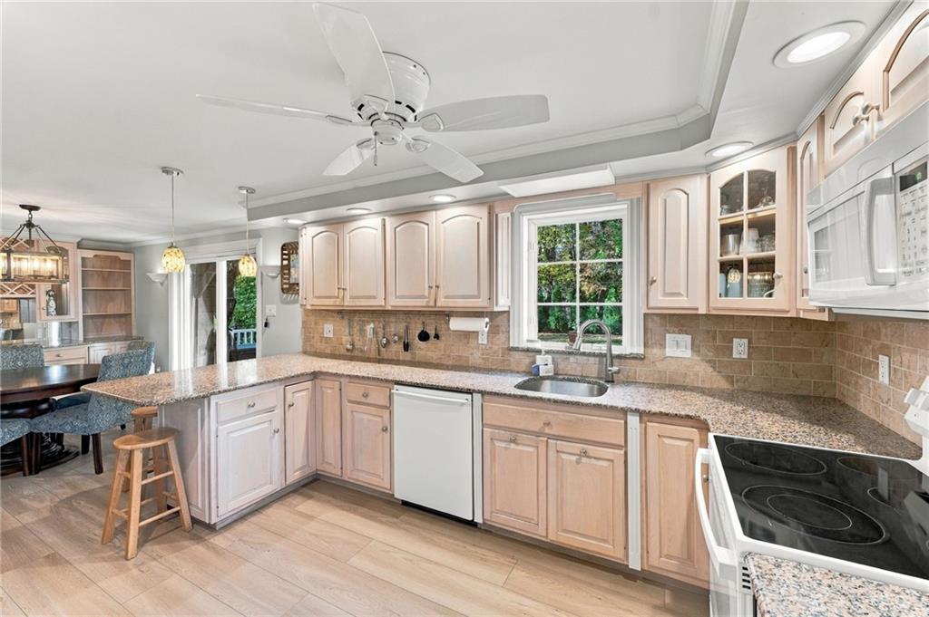 316 Post Road Property Photo 12