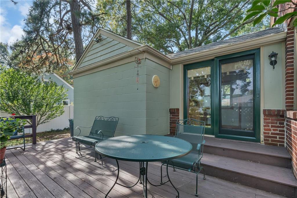2200 West Shore Road Property Photo 8
