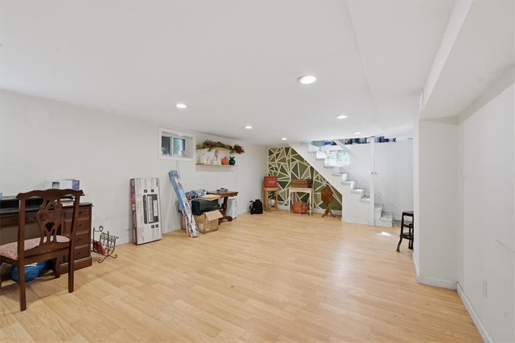 131 Henry Street Property Photo 32