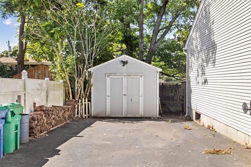 35 Kenwood Street Property Photo 34