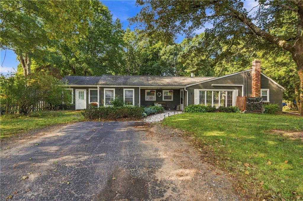 7 White Pine Drive Property Photo 2