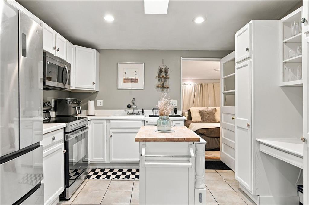 7 White Pine Drive Property Photo 6