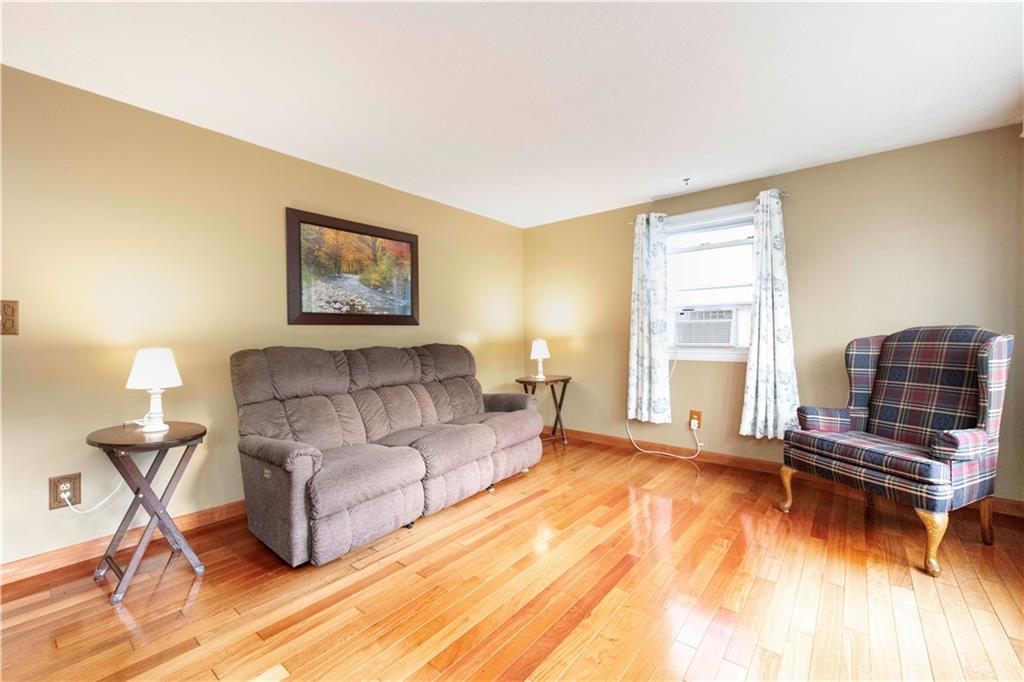 283 Harriet Lane Property Photo 4