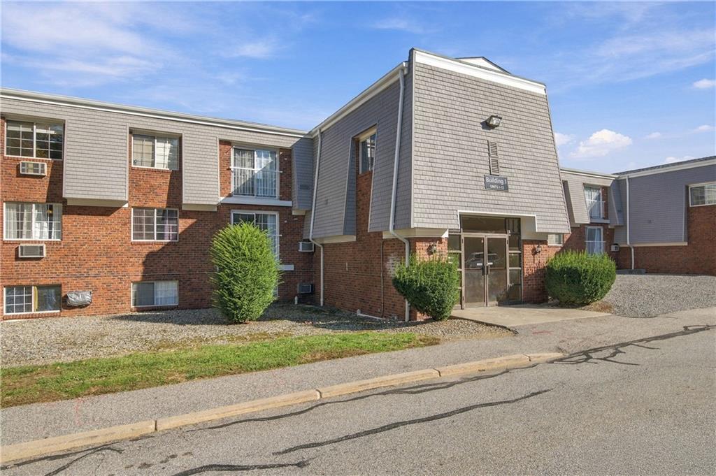 300 Smithfield Road Unit 1-5 Property Photo 1