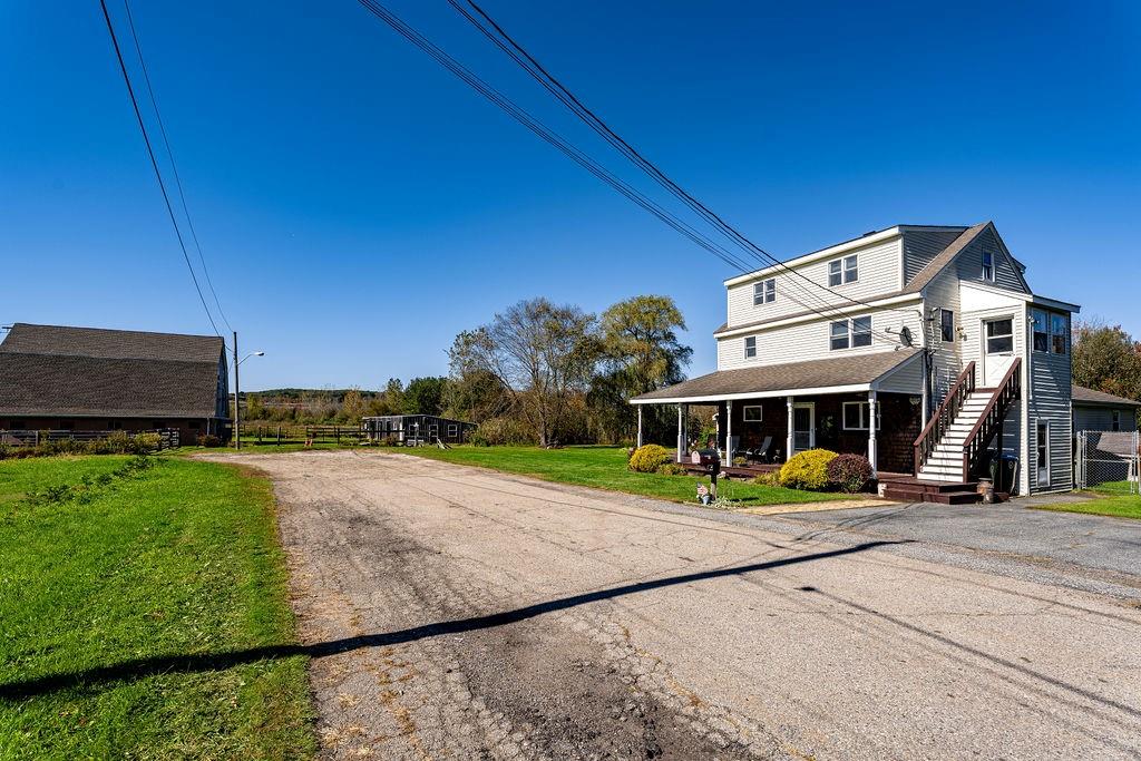 25 Lamoureux Boulevard Property Photo 4
