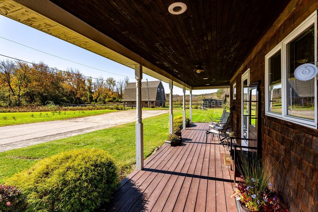 25 Lamoureux Boulevard Property Photo 6
