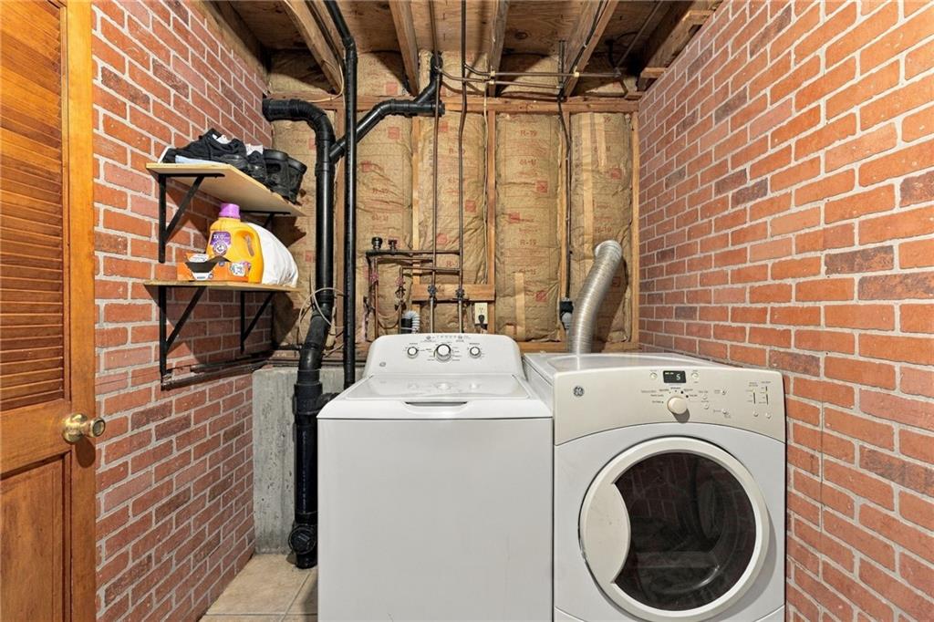 17 Brook Street Property Photo 34
