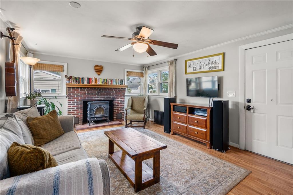 384 Vine Street Property Photo 6