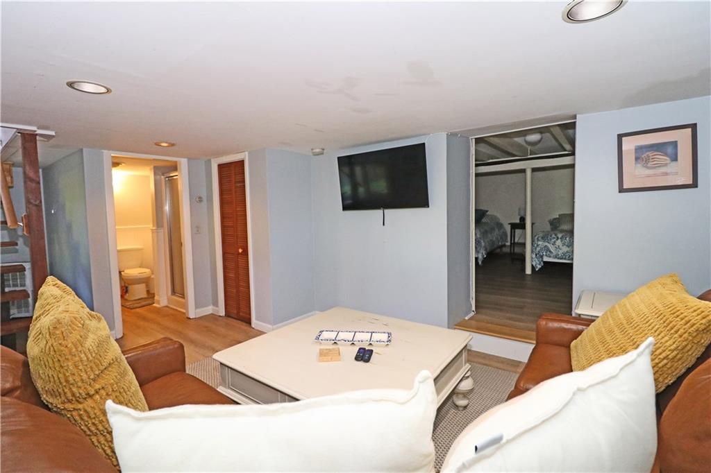 12 Draper Avenue Property Photo 28