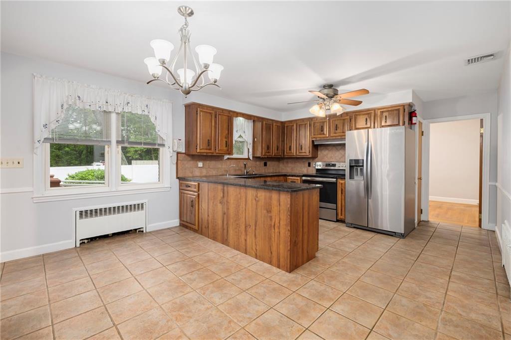 12 Bowen Street Property Photo 17