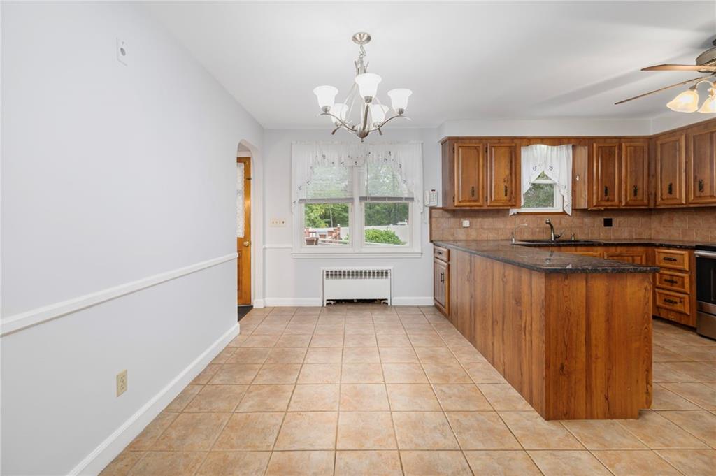 12 Bowen Street Property Photo 18