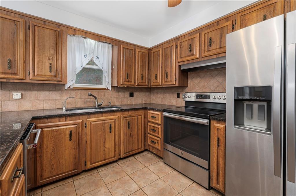 12 Bowen Street Property Photo 21