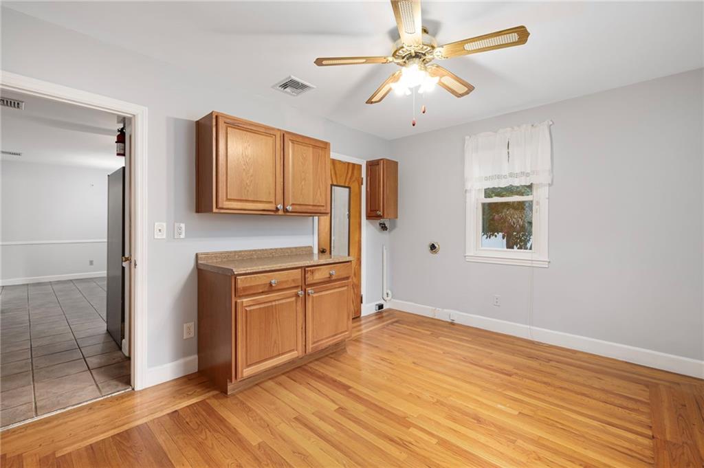 12 Bowen Street Property Photo 23