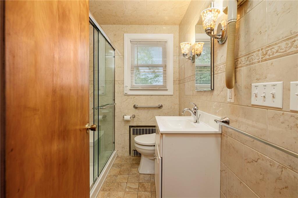 12 Bowen Street Property Photo 28