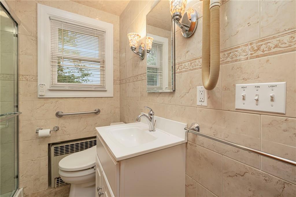 12 Bowen Street Property Photo 29