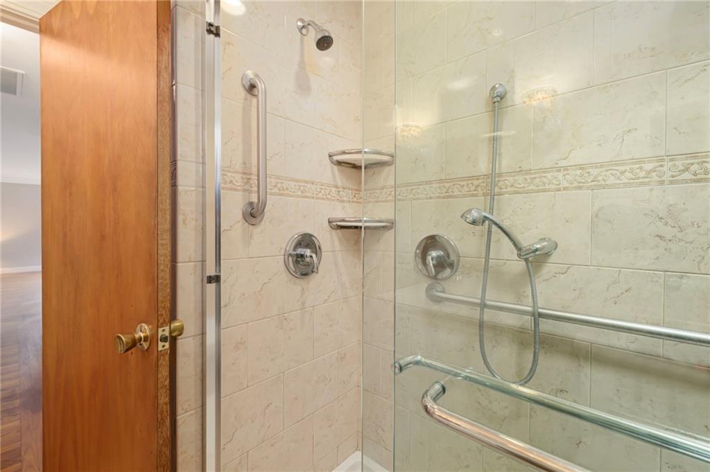 12 Bowen Street Property Photo 30