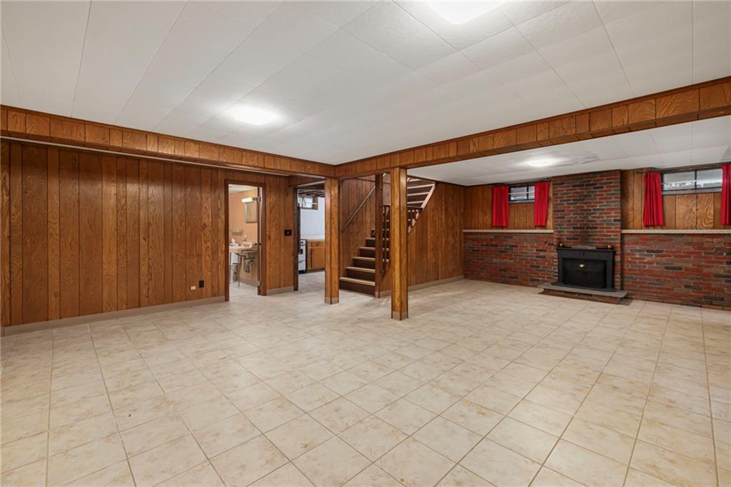 12 Bowen Street Property Photo 35