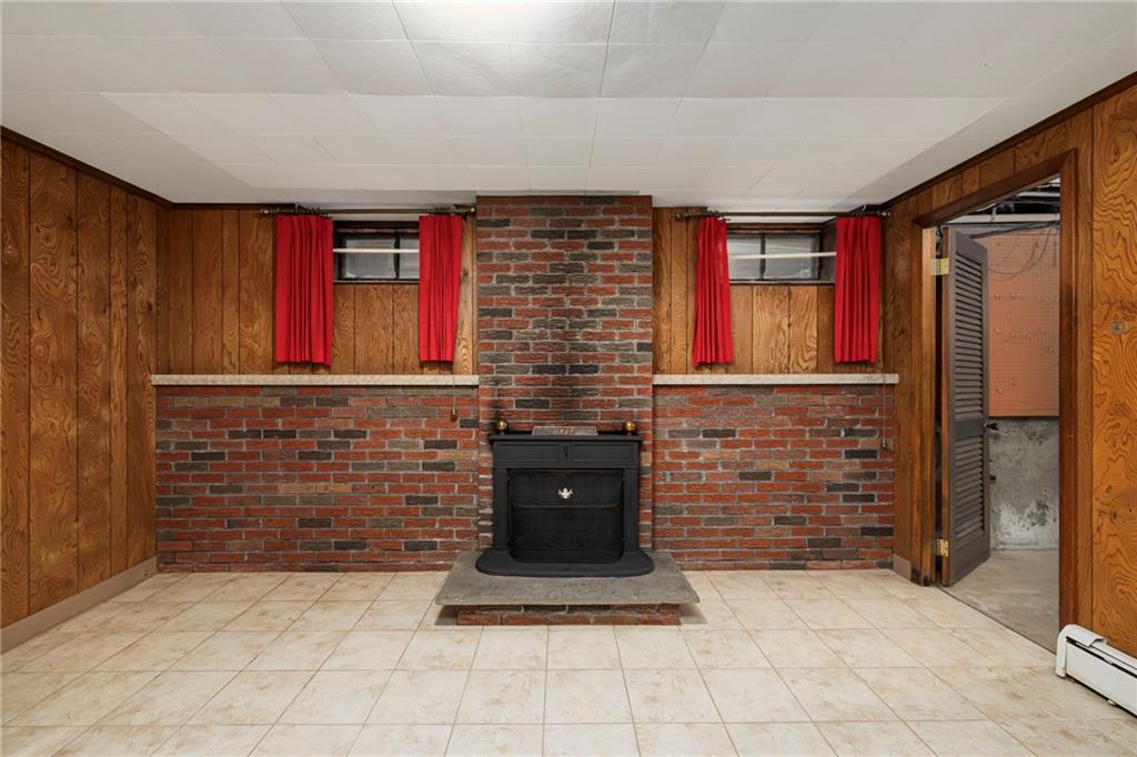 12 Bowen Street Property Photo 43