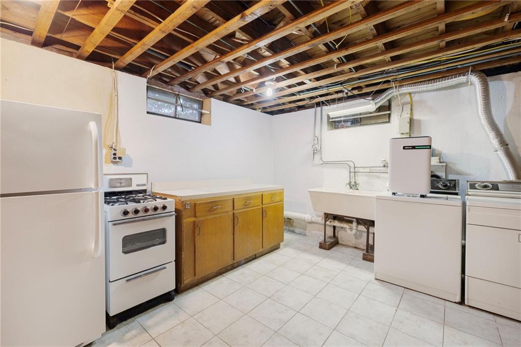 12 Bowen Street Property Photo 44