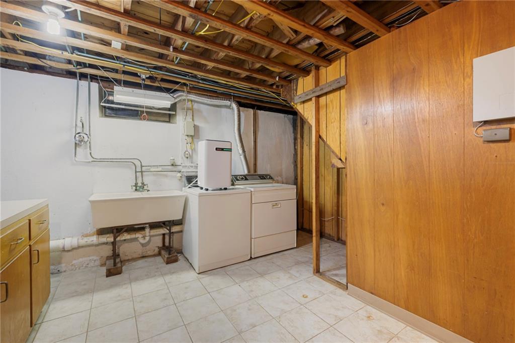 12 Bowen Street Property Photo 45
