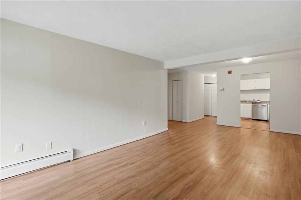 752 Quaker Lane Unit B207 Property Photo 2
