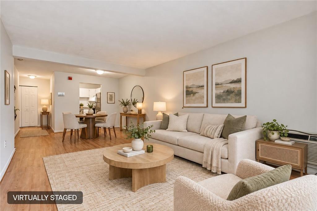 752 Quaker Lane Unit B207 Property Photo 3